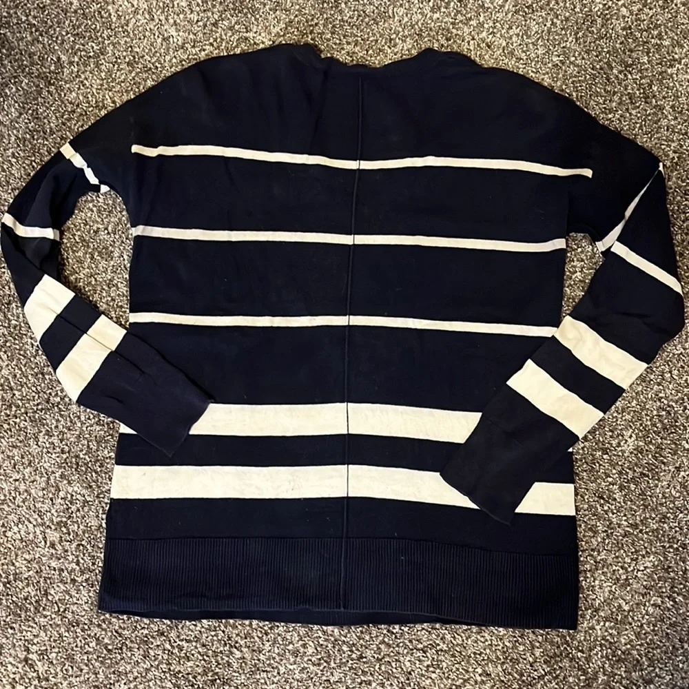 Gap women’s XS navy white v-neck striped sweater